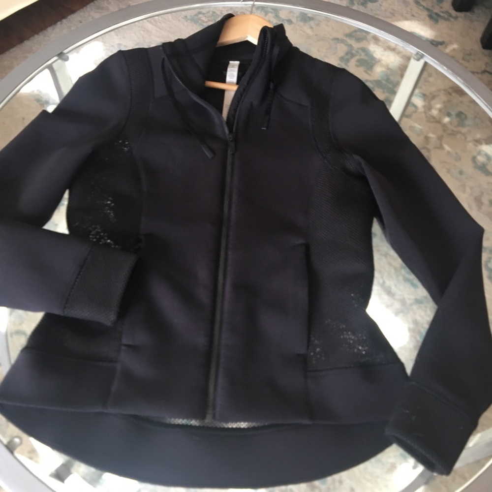 Lululemon Hot Mesh Jacket - size 10
